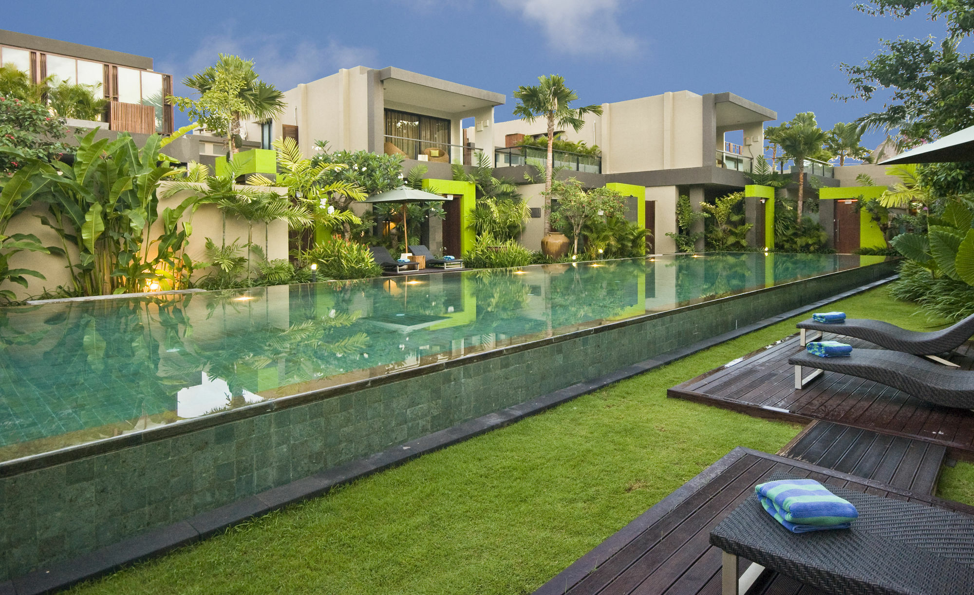 Cicada Luxury Townhouses Семиняк Екстериор снимка